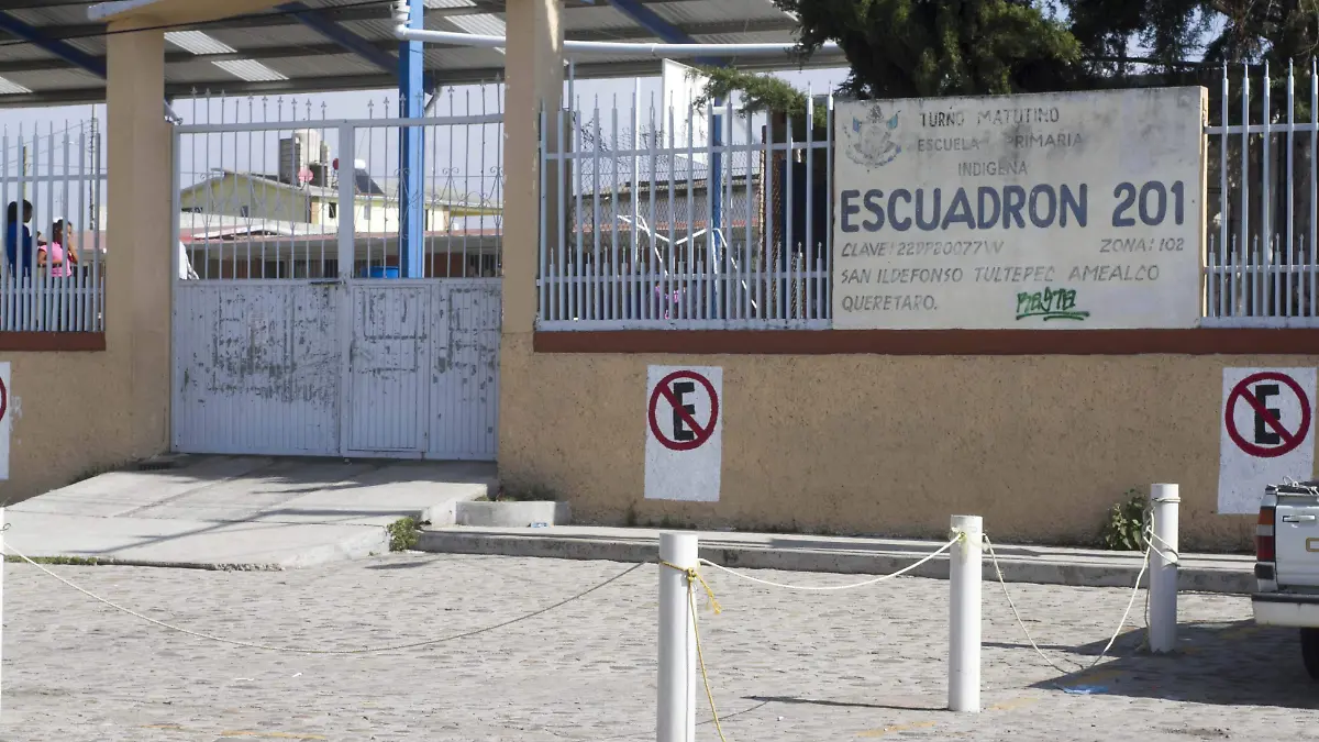 Docente fue retirado del grupo en lo que sigue el proceso de investigación.  foto César Ortiz.